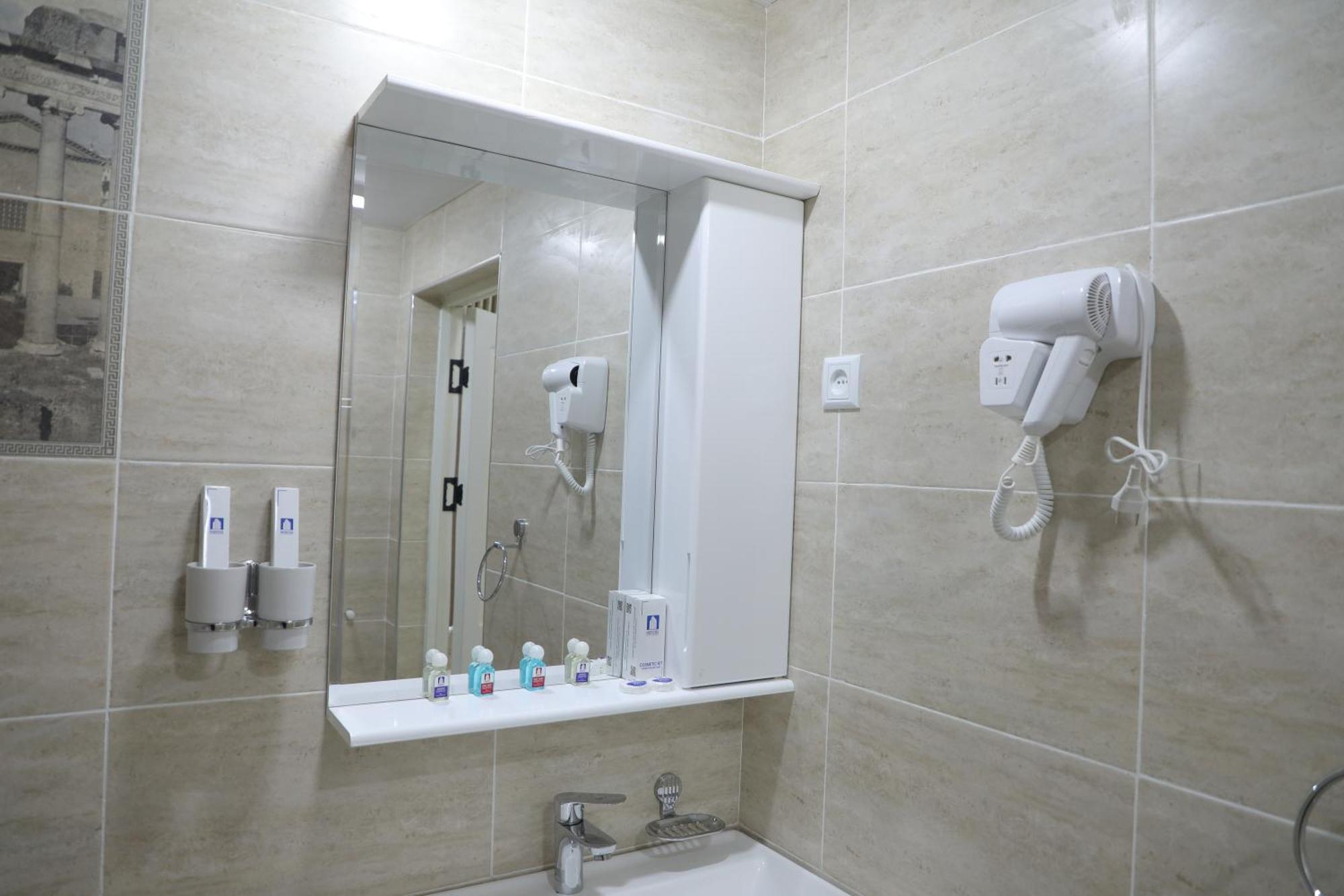 Status Hotel Karşı Dış mekan fotoğraf