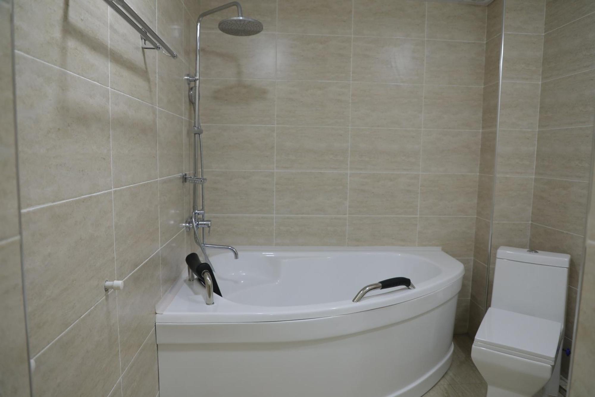 Status Hotel Karşı Dış mekan fotoğraf