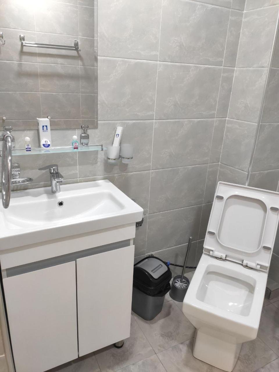 Status Hotel Karşı Dış mekan fotoğraf
