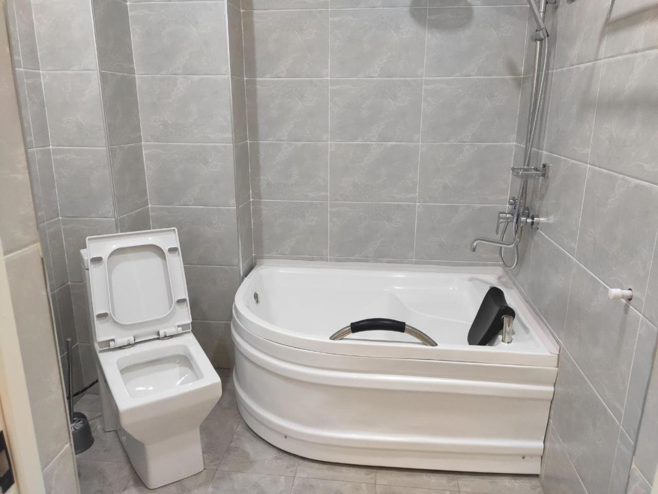 Status Hotel Karşı Dış mekan fotoğraf